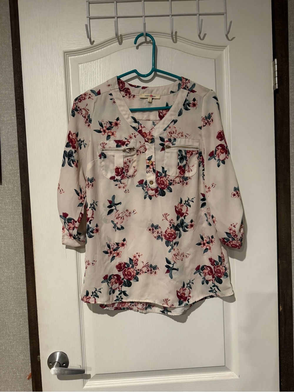 White Floral 3/4 Roll-Tab Sleeve Zip-pocket Top